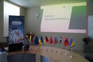international_week_25_01